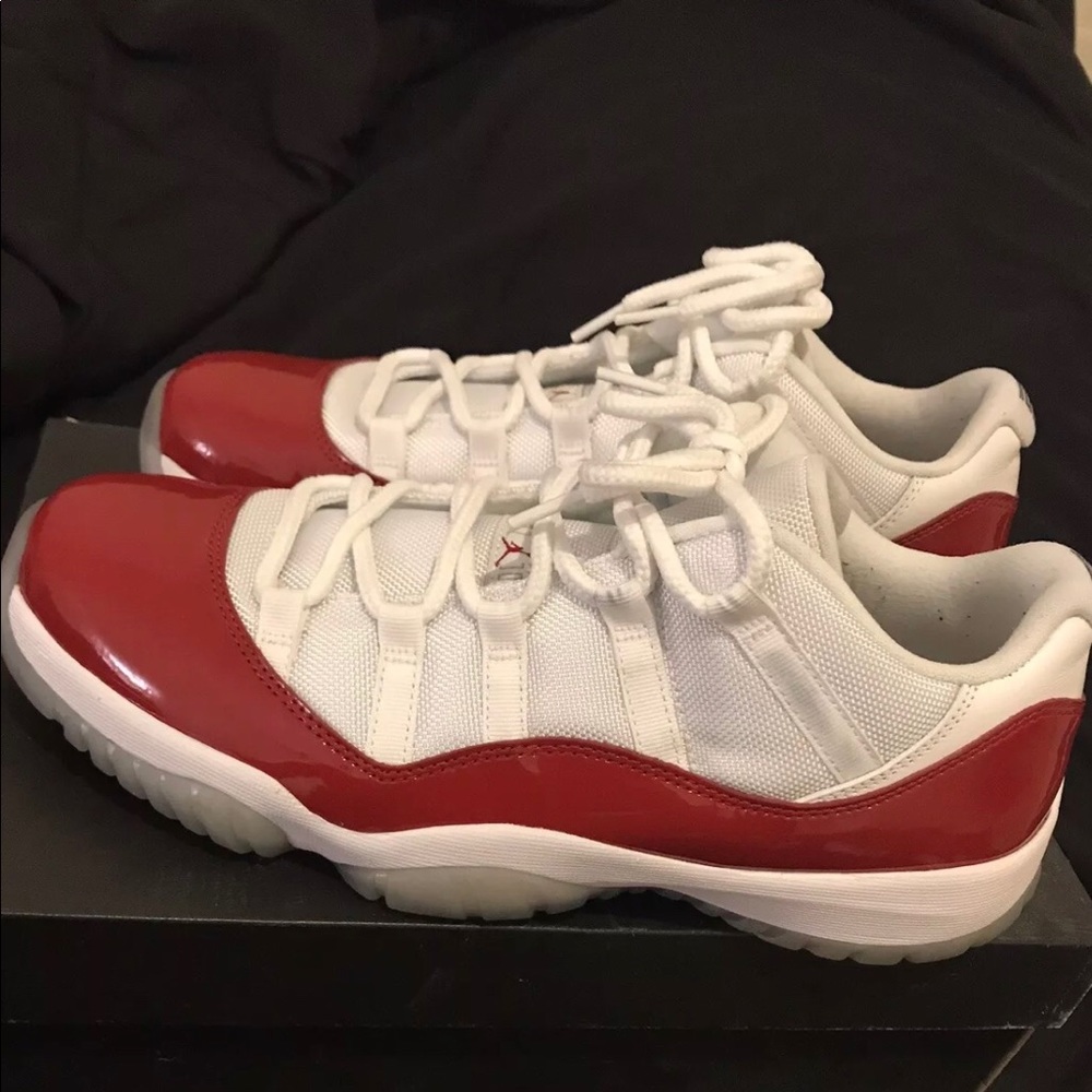 JORDAN RETRO 11 low CHERRY
